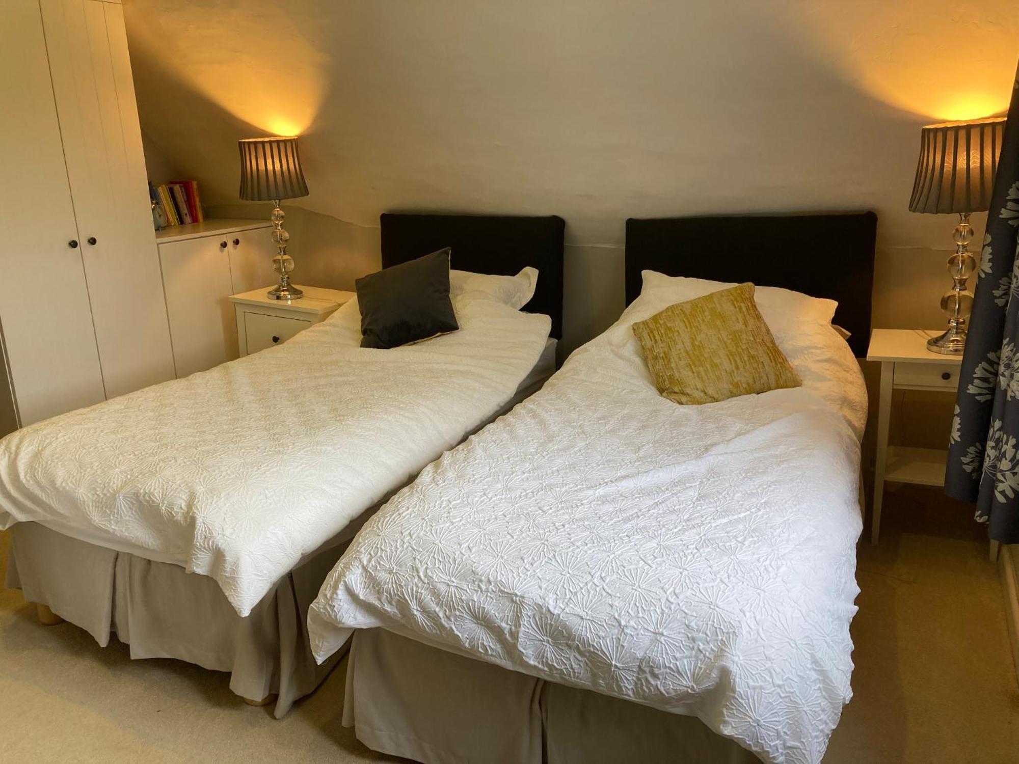2 Beds & Living In Our Idyllic Country Cottage Bedford Exterior foto